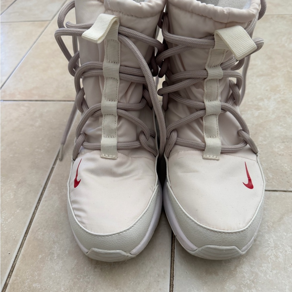 Nike White snow boots